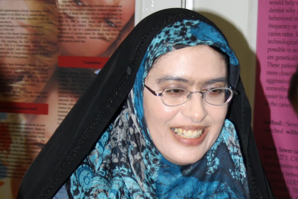 دکتر رزا حقگو